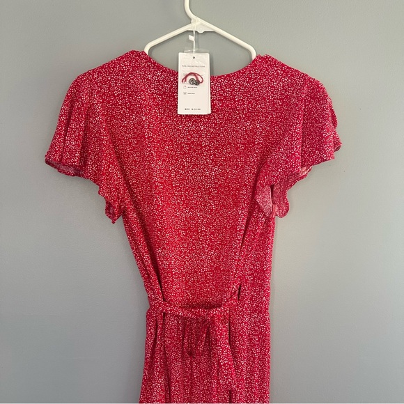 Elegant Red Wrap Dress - Picture 6 of 6